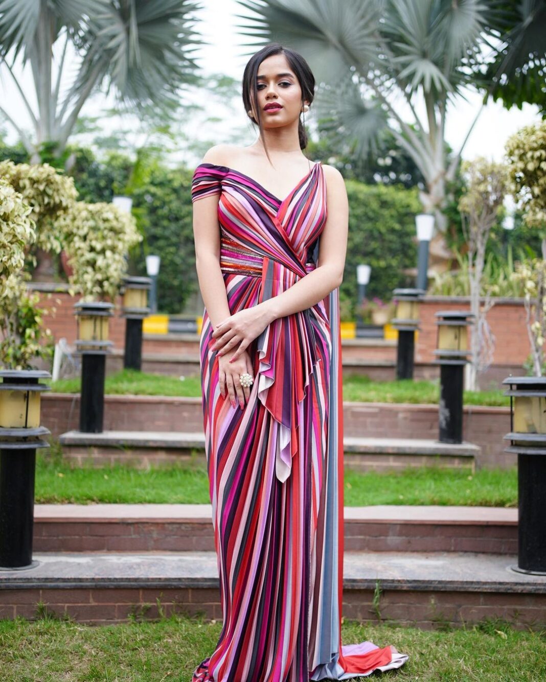 Jannat Zubair Rahmani Instagram - 🤍🤍 Outfit @thecouturebykjh @amitaggarwalofficial Earring @tandjjewelhouse Stylist @styledbysujata