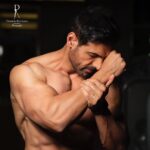 John Abraham Instagram - Believe It , Achieve It 💪🏼❤️💯 @thejohnabraham 📸 Photography @dabbooratnani Assisted By @manishadratnani Makeup Venky Hair @prerna2510 Team JA @minnakshidas Production @dabbooratnanistudio #dabbooratnani #johnabraham #dabbooratnaniphotography #dabbooratnanicalendar Dabboo Ratnani Photography
