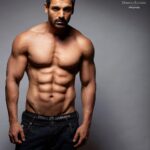 John Abraham Instagram - Be A Spartan 💣💪🏼💯 @thejohnabraham 📸 Photography @dabbooratnani Assisted By @manishadratnani Makeup Venky Hair @prerna2510 Team JA @minnakshidas Production @dabbooratnanistudio #dabbooratnani #johnabraham #dabbooratnaniphotography #dabbooratnanicalendar Dabboo Ratnani Photography