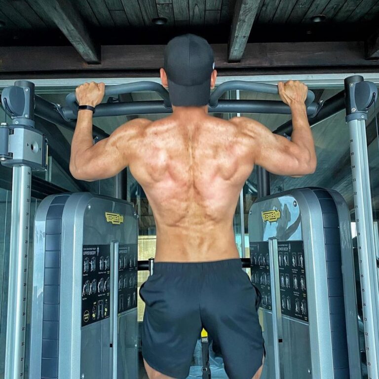 John Abraham Instagram - Woke up like this. #fitness #backworkout #gym