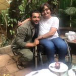 John Abraham Instagram - I had the pleasure of meeting someone incredibly special - Ekta Bhyan. Ekta is an Asian Para Games Gold Medallist in Club Throw and has qualified for the Tokyo 2020 Paralympics in F-51, Club Throw. Thank you so much for the wonderful gifts. It was an honour and privilege to meet you and you are an inspiration to me and the entire nation !!#ParaAthletes #Respect #ektabhyan