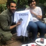 John Abraham Instagram - I had the pleasure of meeting someone incredibly special - Ekta Bhyan. Ekta is an Asian Para Games Gold Medallist in Club Throw and has qualified for the Tokyo 2020 Paralympics in F-51, Club Throw. Thank you so much for the wonderful gifts. It was an honour and privilege to meet you and you are an inspiration to me and the entire nation !!#ParaAthletes #Respect #ektabhyan