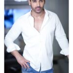 John Abraham Instagram – Keeping it simple!! 📸 : @avigowariker 
#schoolbuddies #bombayscotishschool