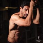 John Abraham Instagram - ❤️💪🏼 Better Sore Than Sorry! @thejohnabraham 📸 Photography @dabbooratnani Assisted By @manishadratnani Makeup Venky Hair @prerna2510 Team JA @minnakshidas Production @dabbooratnanistudio #dabbooratnani #johnabraham #dabbooratnaniphotography Dabboo Ratnani Photography