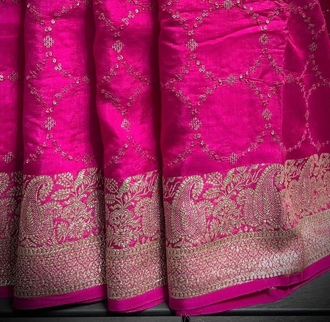 Joy Crizildaa Instagram - Soft munga crepe silk saree with beautiful sequins work saree 💫 To place an order Kindly DM ! ❤️ Disclaimer : color may appear slightly different due to photography No exchange or return Unpacking video must for any sort of damage complaints Threads here and there, missing threads,colour smudges are not considered as damage as they are the result in hand woven sarees.