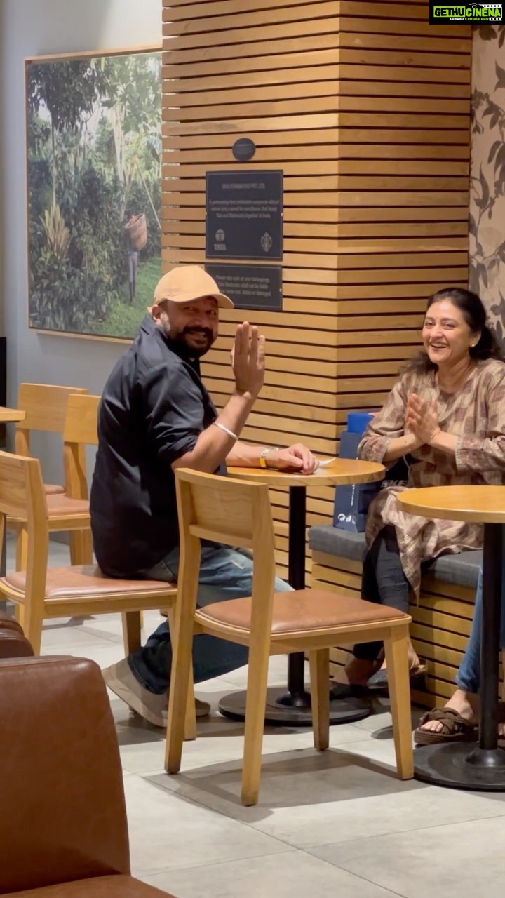 Kalidas Jayaram Instagram - Mani Pasikudhu mani Starbucks Chennai