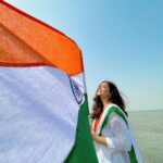 Kangna Sharma Instagram – #समस्त देशवासियों को स्वतंत्रता दिवस की हार्दिक बधाई एवं शुभकामनाएं!

वंदे मातरम्! जय हिन्द!
#IndependenceDayIndia  #IndiaAt75
@arvindkejriwal @drsushilkrgupta