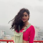 Kangna Sharma Instagram - Eyes finding you everyone ❤️ MUA - @makeup_asfaque