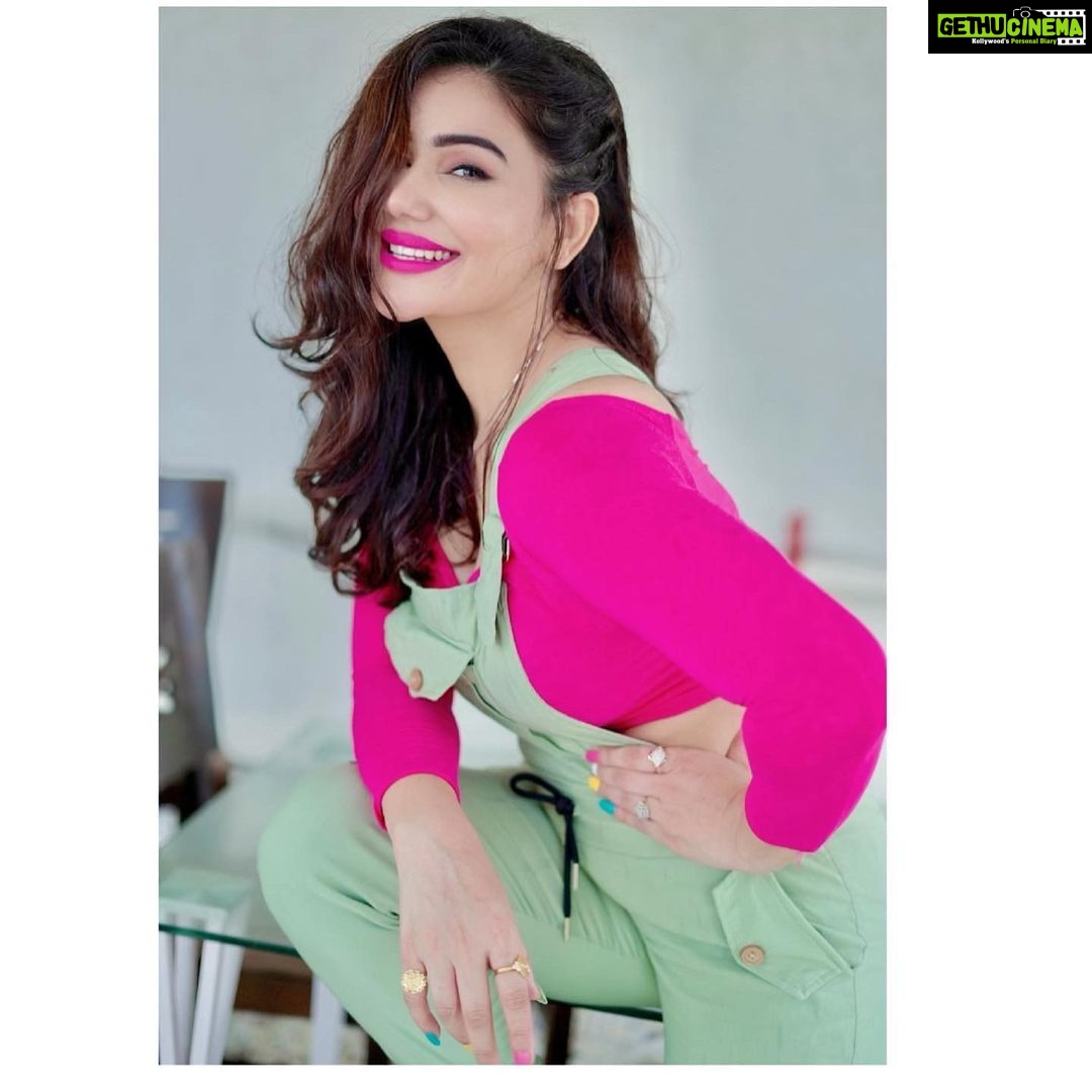 Kangna Sharma Instagram - pink is new Black ❤️ MUA - @makeup_asfaque