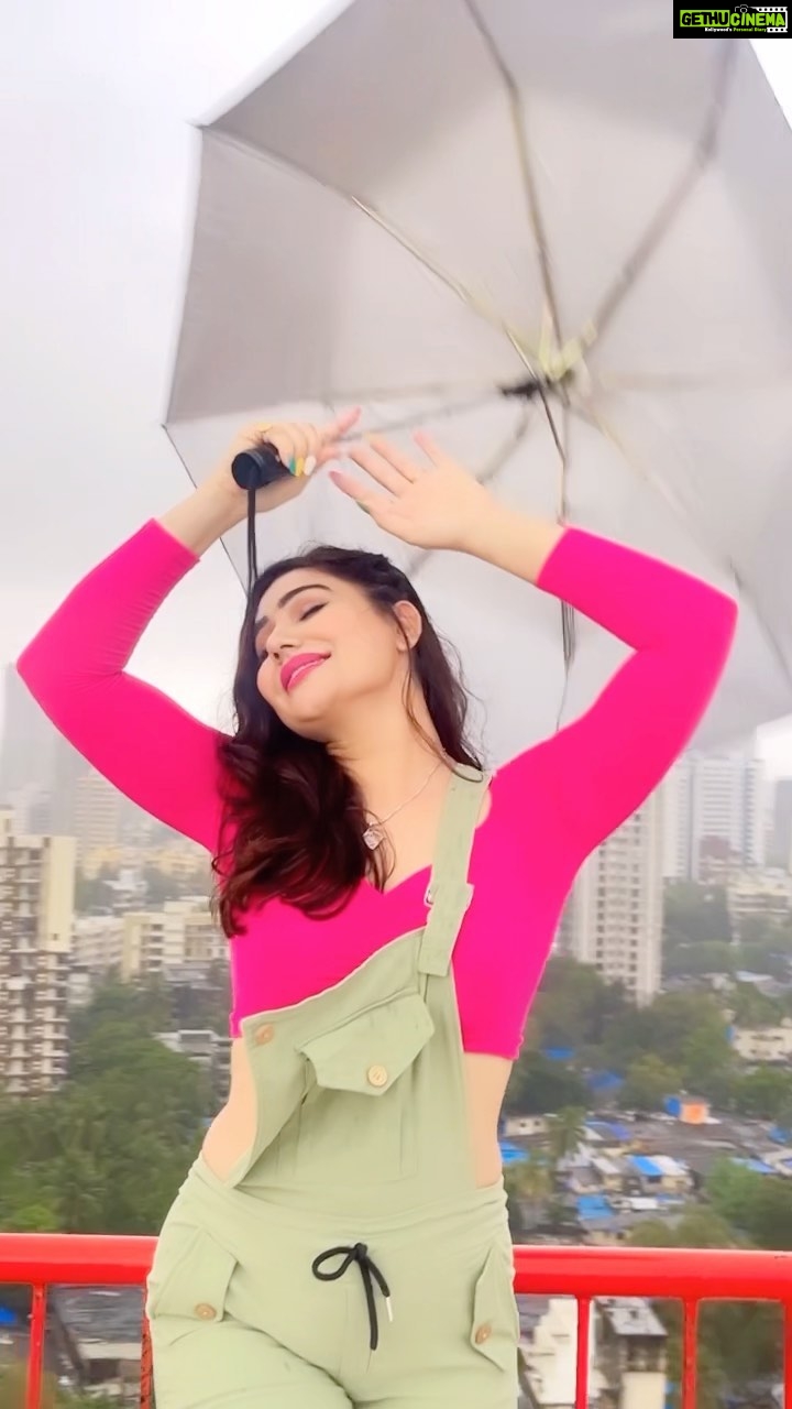 Kangna Sharma Instagram - Barish ❤️ @makeup_asfaque