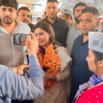Kangna Sharma Instagram - *नगरपालिका चुनाव समालखा में आम आदमी पार्टी प्रत्याशी के प्रचार के लिये पहुँचे। बहुत ही भव्य कार्यक्रम का आयोजन था,बहुत ही ज्यादा प्यार व सम्मान मिला जनता का। इस भव्य कार्यक्रम का आयोजन श्री नवीन जून चुनाव इंचार्ज जी ने किया। बहुत बहुत धन्यवाद श्री नवीन जून जी व समालखा की जनता का इतना प्यार सम्मान देने के लिये* *कंगना शर्मा* हमें हमारे देश को आगे लेकर जाना है🙏 @arvindkejriwal @drsushilkrgupta @aamaadmiparty @joon28naveen