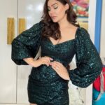 Kangna Sharma Instagram - "Just wing it. Life, eyeliner, everything." Mua - @makeup_asfaque