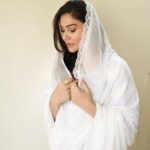 Kangna Sharma Instagram – दिल यह मेरा तेरे दिल से जा मिला है
रब से जिसको माँगा तु वो शीला है❤️

MUA – @makeup_asfaque