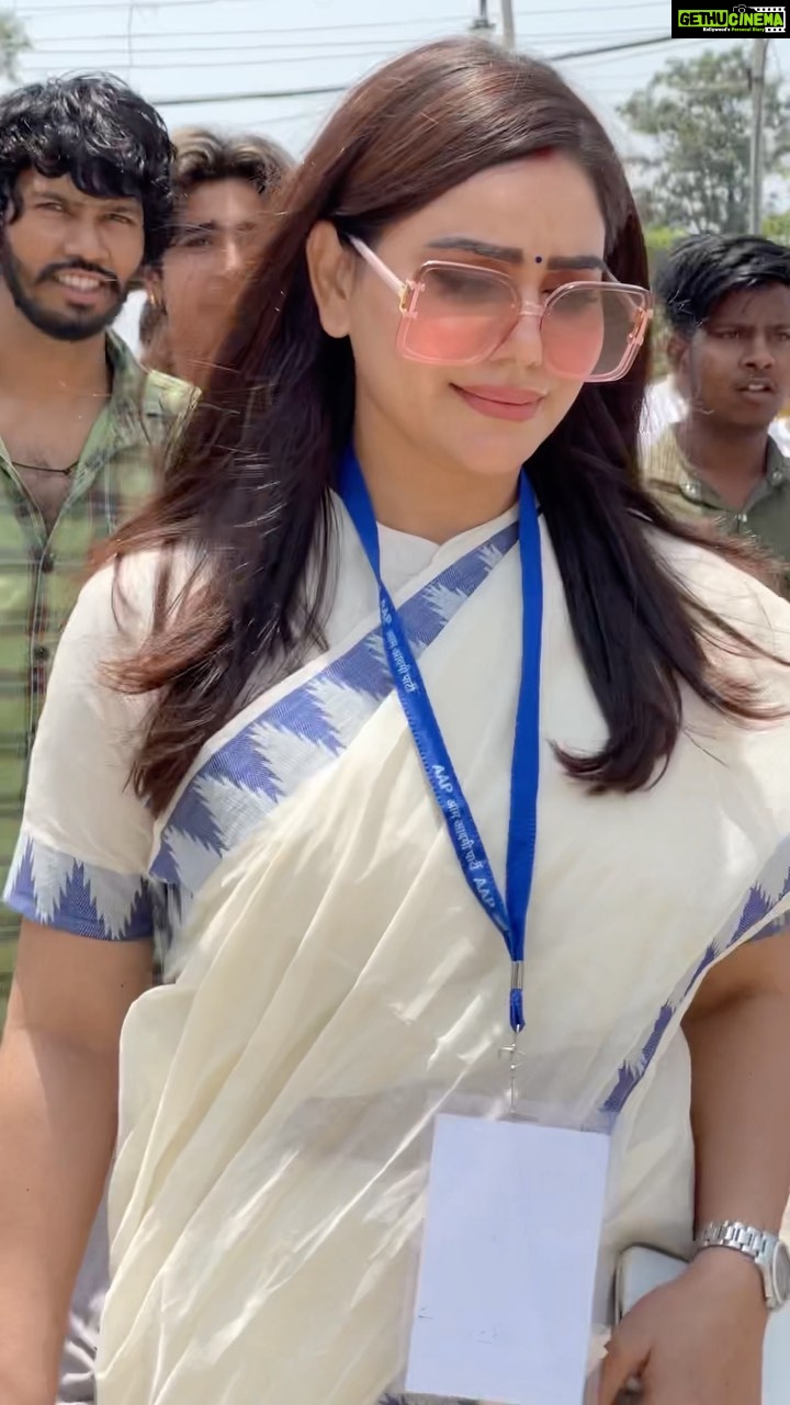 Kangna Sharma Instagram - We believe in Hard work and efforts which can change Problems into solutions and Will make it real for the people of Haryana too ! केजरीवाल जी को सुनने उमड़ा जनसैलाब! अब हरियाणा में आकर रहेगा बदलाव🙏 #अब_बदलेगा_हरियाणा जय भारत जय हरियाणा🙏 @arvindkejriwal @drsushilkrgupta