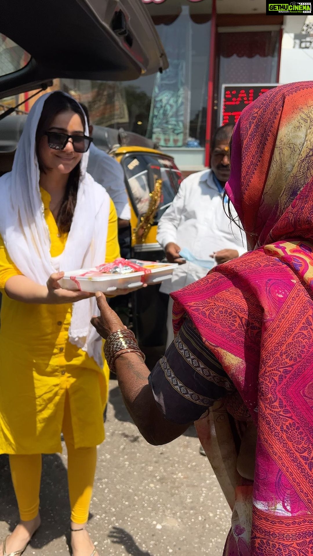 Kangna Sharma Instagram - Hunger is a real life Pandemic but I’m thankful to almighty to “ bless me to serve few People “ on My Birthday Today & I wish Everyone of us can share 1 Single Day to serve not many but few at least .