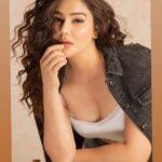 Kangna Sharma Instagram - Be a girl with the Mind , A woman with Attitude, And a Lady with Class ❤️ Photograper- @ilmanaazphotography1