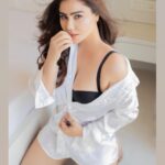 Kangna Sharma Instagram - Hi good morning Mumbai 😉 Photograper- @ilmanaazphotography1 MUA - @alpa_mistry_makeup_and_hair Apparel- @atticsalt___ edit by - @safyanali_retouching