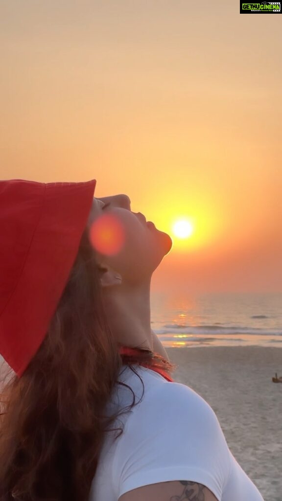 Kangna Sharma Instagram - Me and sunset 🌆 Reels #foryou #foryoupage#reelsinstagram #reelsvideo