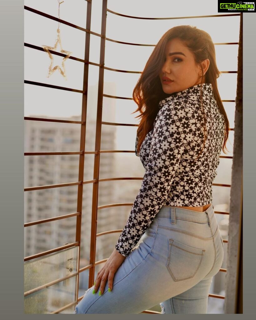 Kangna Sharma Instagram - The Best Part Of Beauty Is That Which No Picture Can Express 🔥🔥 MUA - @makeup_asfaque Kangnasharma16 #actor #singer #beauty #styleinspiration #bestpicture #instapic #likeforlikes #likesforfollow #followforfollowback #photographylovers