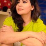 Kangna Sharma Instagram - Ase Kyon ? Makeup&hair- @makeup_asfaque
