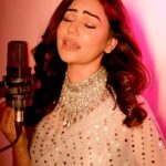 Kangna Sharma Instagram - Presenting you my version of TERE BINA ZINDAGI SE KOI SIKHWA THO NAHI✨ Sung by me @kangnasharma16 Music By - @vibhasofficial video by - @black_lotus99 makeup&hair- @makeup_asfaque Kindly give your all love to this aswell. And let me know in Comment box ,which song you would want me to sing next for you all. #terebina #terebinazindagisekoishikwathonai #kangnasharma #singingcover And I want to see your reels guys on this 👍