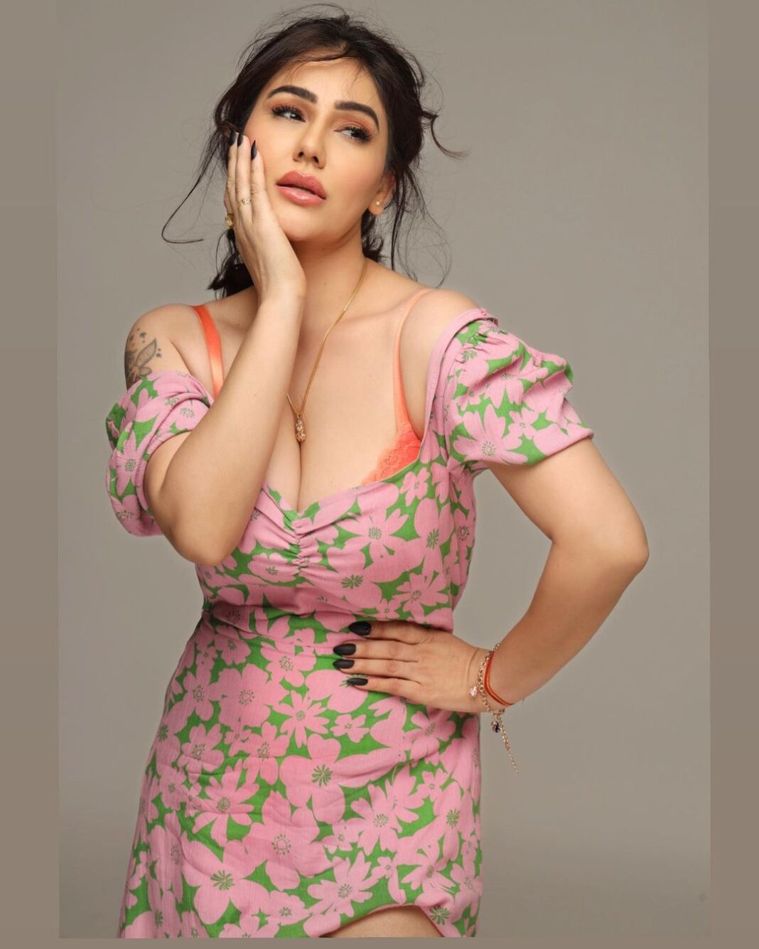 Kangna Sharma Instagram - Strong is Sexy ❤️🔥 Photograper- @faizialiphotography Makeup&hair- @makeup_asfaque