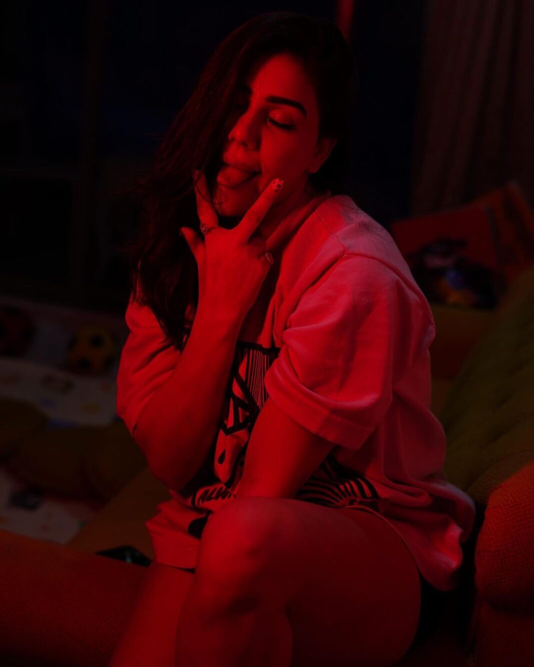 Kangna Sharma Instagram - Moody yea 😉