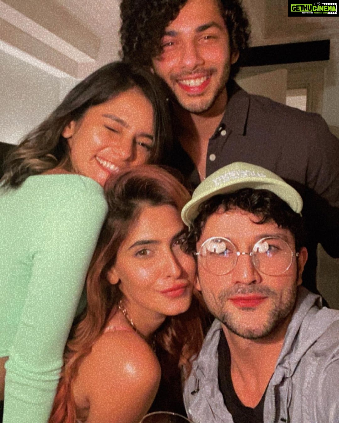 Karishma Sharma Instagram - My babiesss! This is a late birthday post to tell you all I loveee you guys!!! Thanks for always annoying me (especially Sahil and meghna) 🤪 and being there for me especially when I can be super annoying. F.R.I.E.N.D.S like Family.