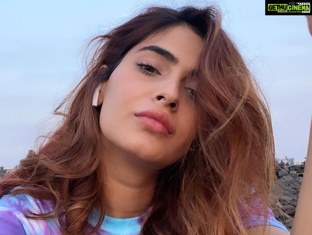 Karishma Sharma Instagram - On my happy happy day, going to the beach and having a conversation with the sea and a friend was an ecstatic yet very self reflecting. This year has been strange, it's been so challenging and yet I've learnt so much. I have become much wiser and have learnt so much about myself. I have realised, that to love without expectations is the most liberating feeling you can get and how important it is to be kind to yourself. I felt pain but I have learnt to let go of the pain and feel happy again. This year has been a blessing in disguise.