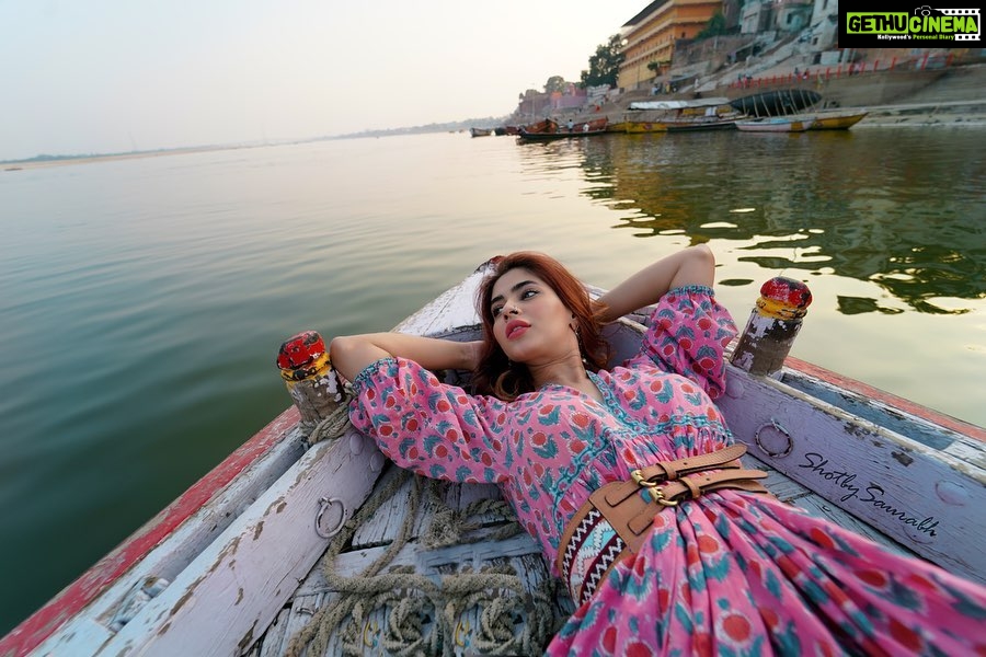 Karishma Sharma Instagram - I lay there, and watching banaras brimming with this energy, babas chanting on the ghats, some offering their art and craft, some decorate themselves and others decorate their temples, some sing with the river all this is enough to lose oneself and forget everything and to discover our true selves. 🦚🦢🦋🧚🏻 Beautifully shot by @shotbysaurabh Outfit by @hasliofficial Banaras (Varanasi), U.P - INDIA