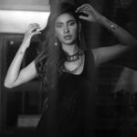 Karishma Sharma Instagram – Your eyes aren’t playing tricks on you. You’re really looking at an angel right now. 

📸 : @aishwaryaa_nayak_photography 
MUA : @nisha.karna 
HA : @aqshataa.mani 
Location: @abode.bombay
Styled By: @mallaikaa07 #styledbymallaikaa
Asst by: @sincerely__styles 
Outfit: @labelmannatgupta 
Jewellery: @redstonejewellery