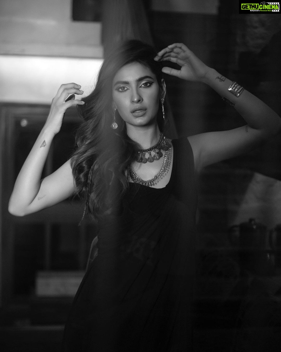 Karishma Sharma Instagram - Your eyes aren’t playing tricks on you. You’re really looking at an angel right now. 📸 : @aishwaryaa_nayak_photography MUA : @nisha.karna HA : @aqshataa.mani Location: @abode.bombay Styled By: @mallaikaa07 #styledbymallaikaa Asst by: @sincerely__styles Outfit: @labelmannatgupta Jewellery: @redstonejewellery