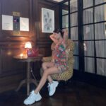 Karishma Sharma Instagram – Blurry was the theme of our brunch just how some of our lives are right now. 😂
Outfit @prettylittlething
Bag @easthide__
Earrings @arvino___co