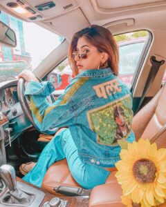Karishma Sharma Instagram - पलट 🌻 . . By my love @aishwaryaa_nayak_photography