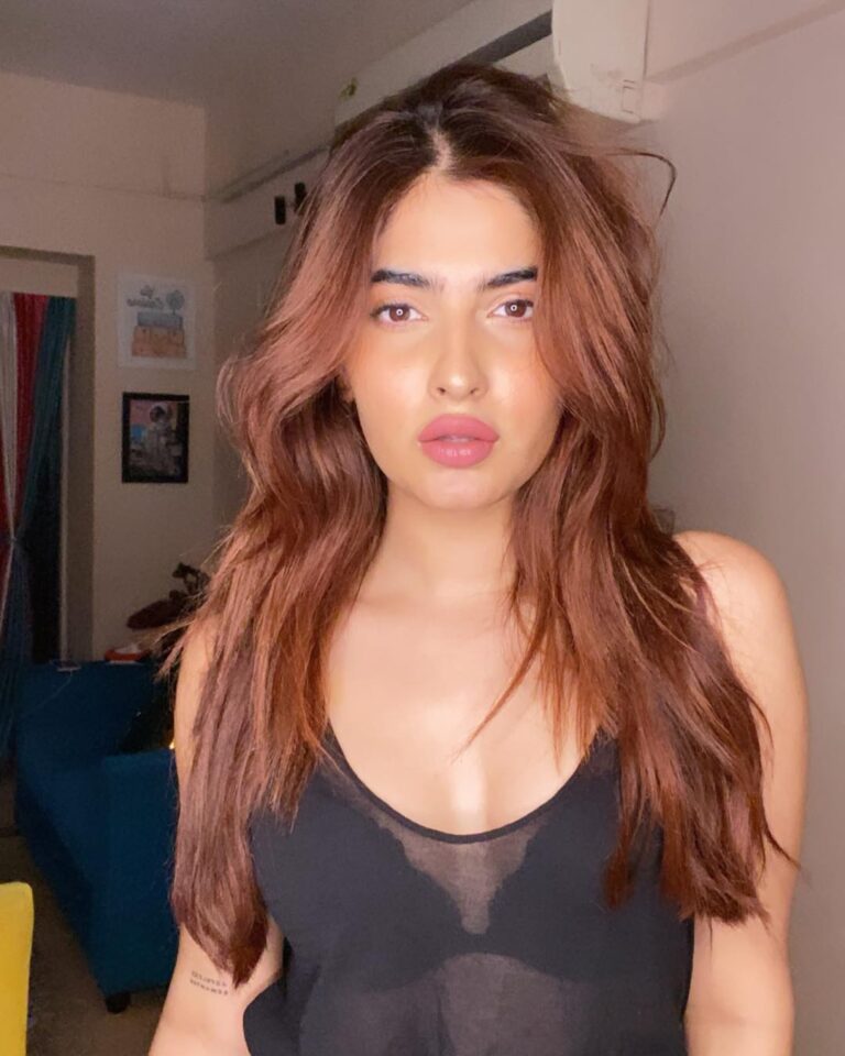 Karishma Sharma Instagram - Hi you blank today, yes I woke up feeling quite lost and blank today. Whatever day it is, tomorrow I’ll wake up with my thoughts free flowing 🙂