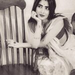 Karishma Sharma Instagram - Hansi thami hai in ankhon men yuun nami ki tarah . chamak uthe hain andhere bhi raushnī ki tarah - Meena Kumari
