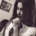 Karishma Sharma Instagram – Hansi thami hai in ankhon men yuun nami ki tarah
.
chamak uthe hain andhere bhi raushnī ki tarah – Meena Kumari