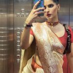 Karishma Sharma Instagram - The sound of dhaak, the rhythm of dhunuchi naach, the smell of kaash, and the touch of golden sun ….. Yes it is the time of the year again – Welcome home, Mother Durga. Be my Durga Pujo, I’ll be your Kolkata..!!