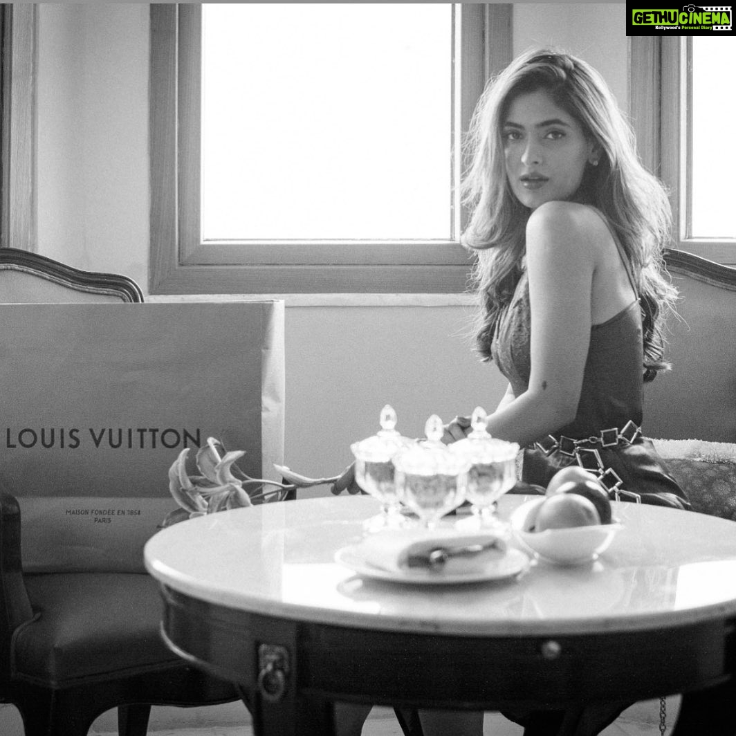 Karishma Sharma Instagram - “My eyes tell a story your ears cannot hear” The Taj Mahal Palace, Mumbai