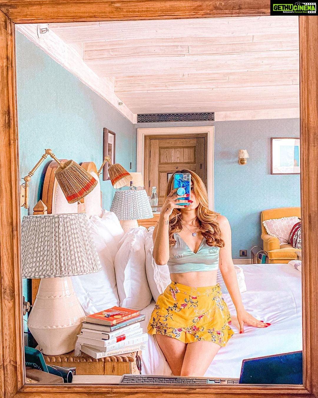 Karishma Sharma Instagram - I didn’t change, I just found myself 😋 Oh Hello Gorgeous 😍 Soho House Mumbai