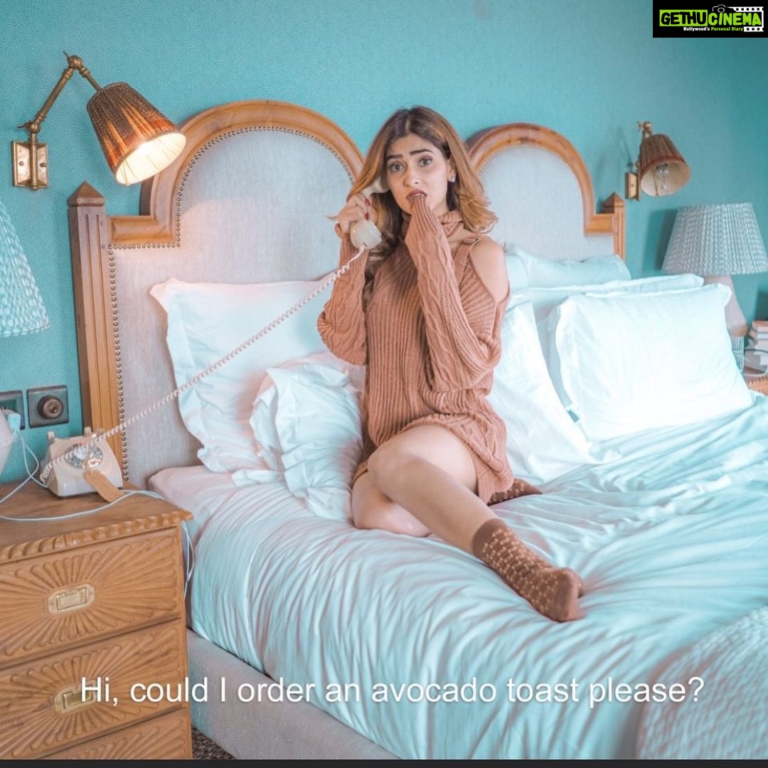 Karishma Sharma Instagram - Tutorial: How to win at soho house 🥑🥑☎️☎️ @sohohousememes @sohohouse @sohohousemumbai . Shot by @biryanimasala Soho House Mumbai