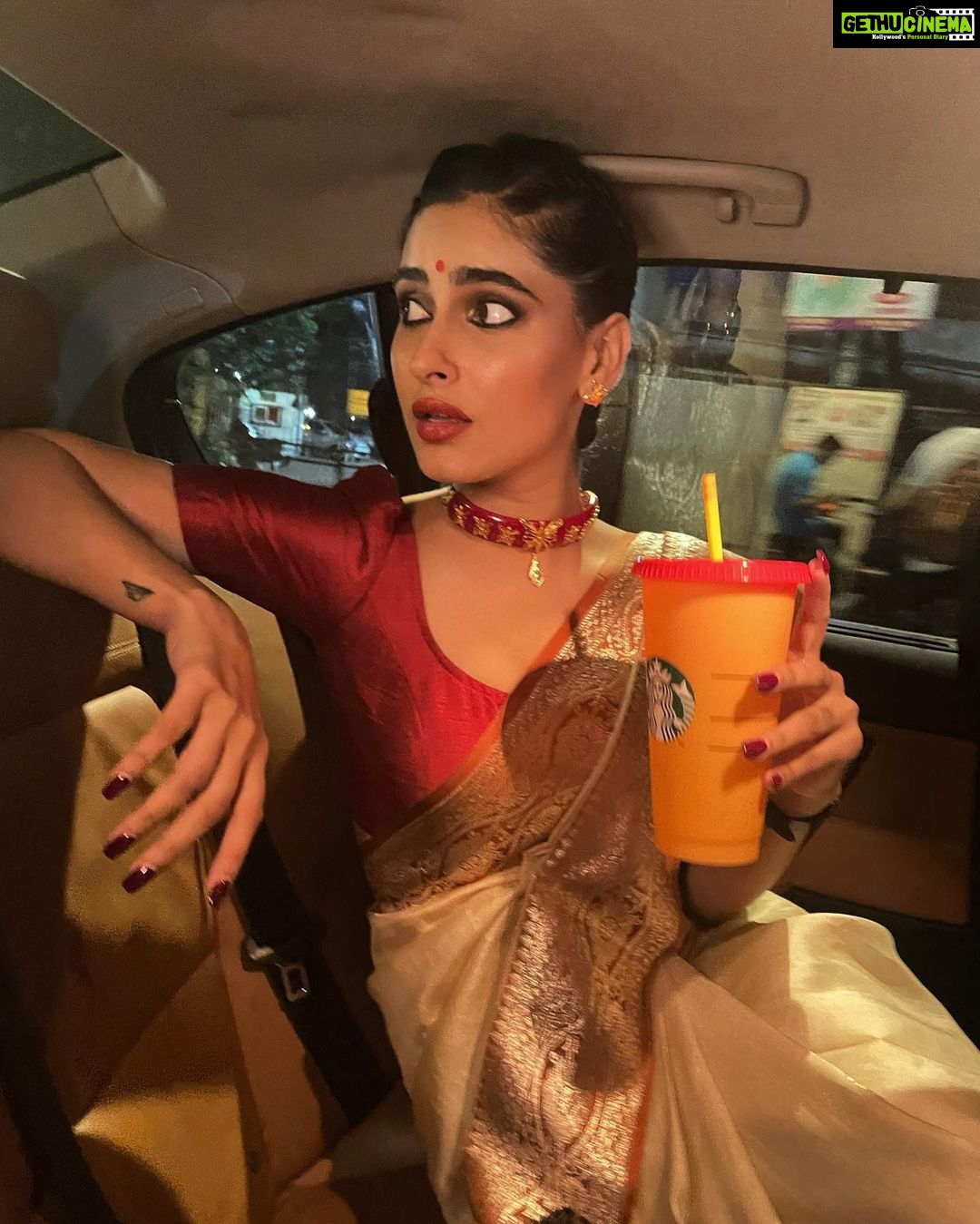 Karishma Sharma Instagram - The sound of dhaak, the rhythm of dhunuchi naach, the smell of kaash, and the touch of golden sun ….. Yes it is the time of the year again – Welcome home, Mother Durga. Be my Durga Pujo, I’ll be your Kolkata..!!