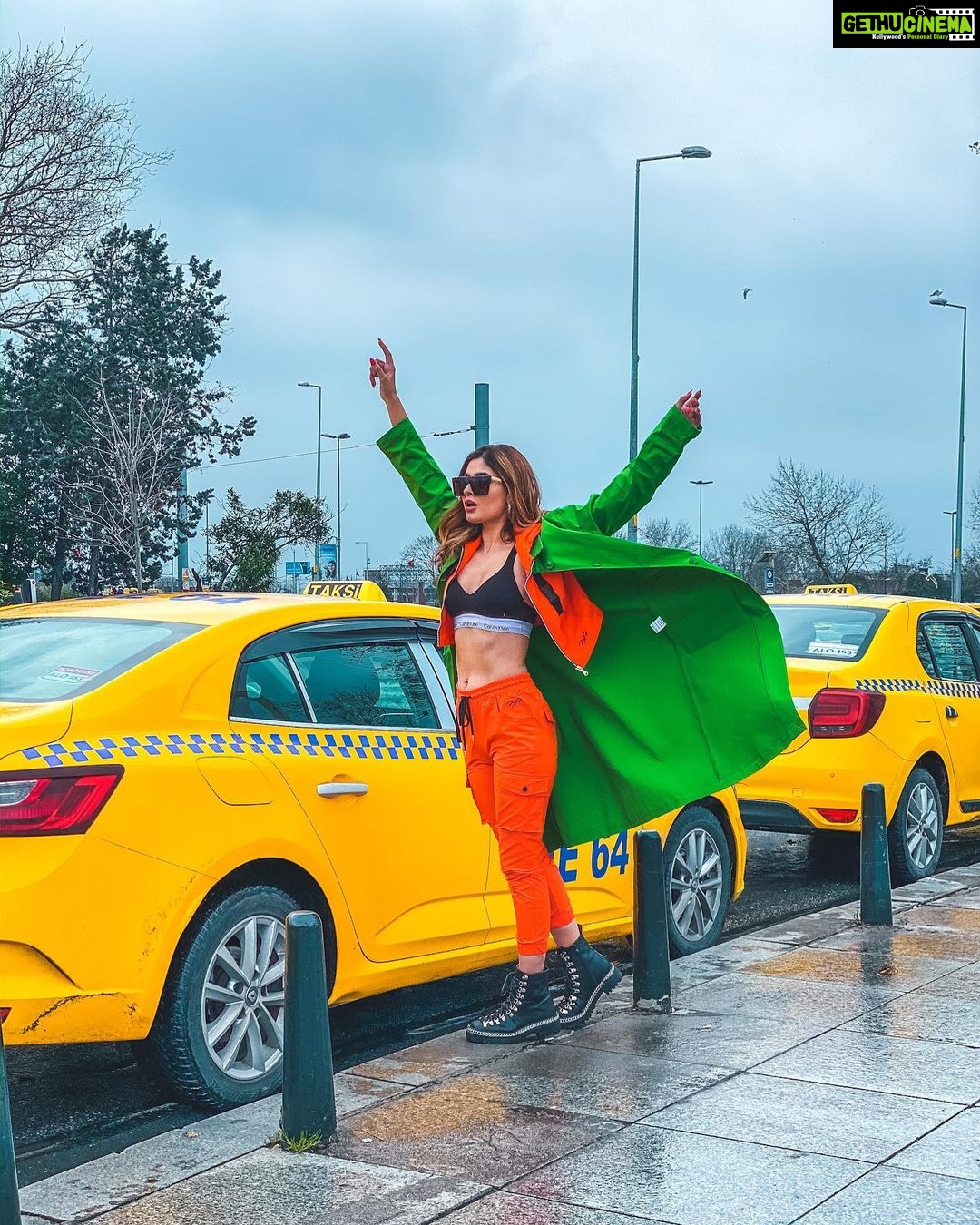 Karishma Sharma Instagram - Hey, let’s never stop🚥,💚keep moving on, because A. It’s life B. I’m lit Af 🔥 . @fitzupofficial @goturkey @turkeytourismin #goturkey #turkeystreetstation . . Tracksuit by @projectxparis.dubai . Jacket by @868official Istanbul, Turkey