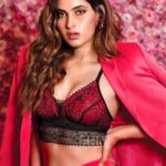 Karishma Sharma Instagram - Be YOU. The world will Adjust. 👽 @fhmindia @amitkhannaphotography