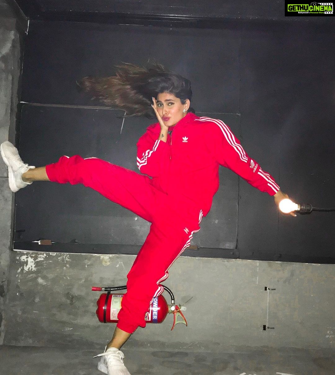 Karishma Sharma Instagram - Uff Meri Adaa. It all about loving Yourself 🥰🥰🤪🌝 . Clicked by our most enthusiastic photographer @lauvjaiswal 😂 Kolkata