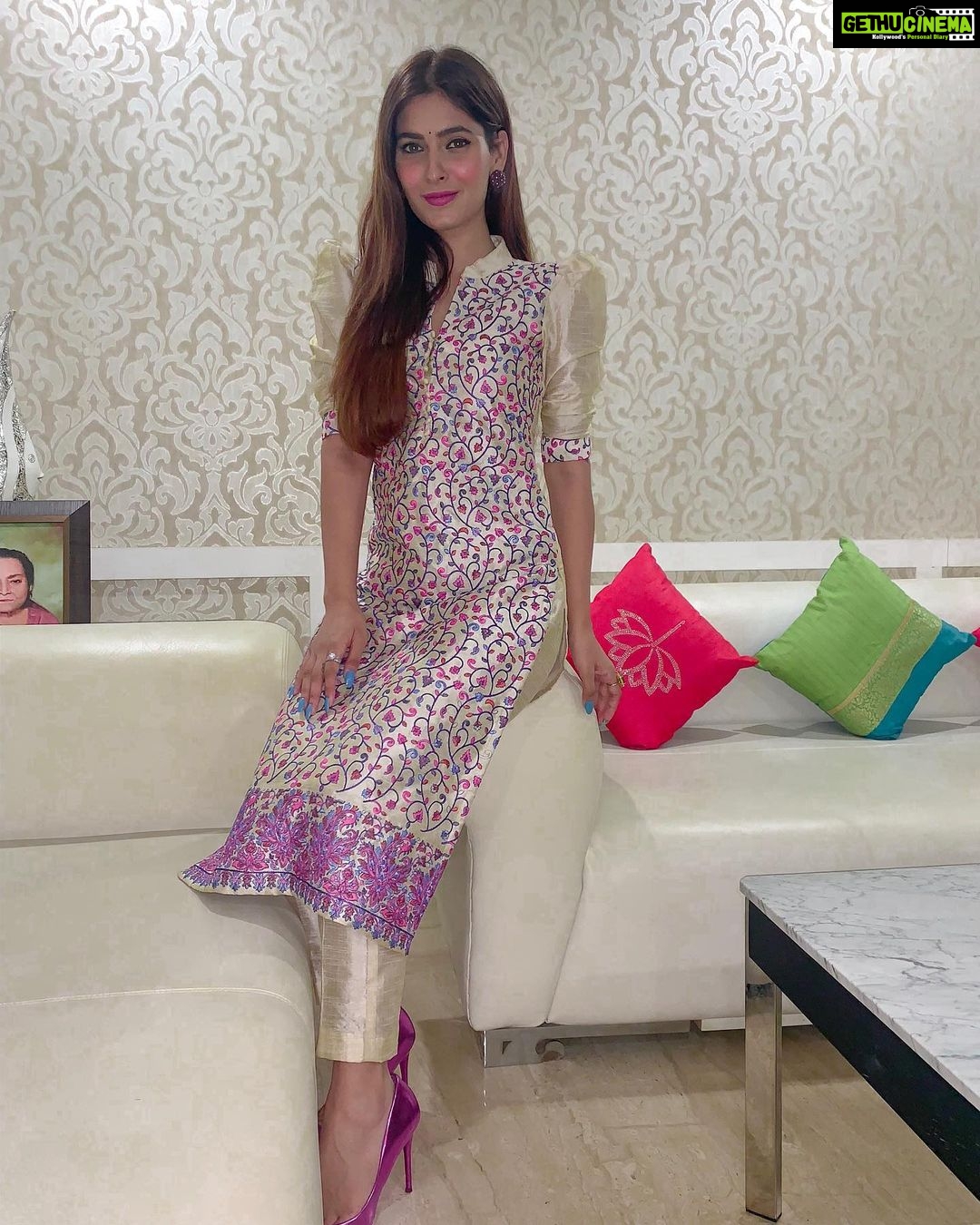 Karishma Sharma Instagram - Make this Diwali special for someone around you by gifting them a smile or a hope, by gifting them some happiness…. Warm wishes on Diwali!!! Patna, India
