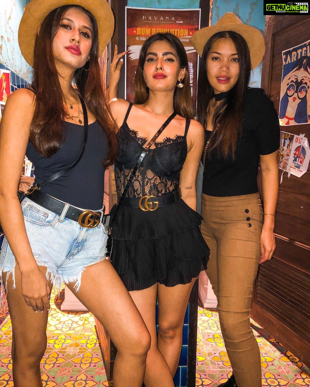 Karishma Sharma - 227.9K Likes - My lips are the Gun.
My smile is the Trigger.
My kisses are the Bullets.
Label me a Killer š
.
Itās Killer how girls can just chill in the washroom šš