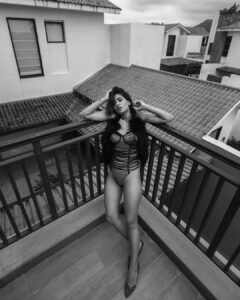 Karishma Sharma Instagram - She sees in Black and White 
Thinks In Greys 
But Loves in Color 🌈 🌈🌈
.
📷 @ag.shoot