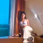 Karishma Sharma Instagram - Can you Flirt?? Ofcourse with FOOD #flirtingwithfood 🍕🍔🥪🍩🍟🍟🍟 Delhi, India