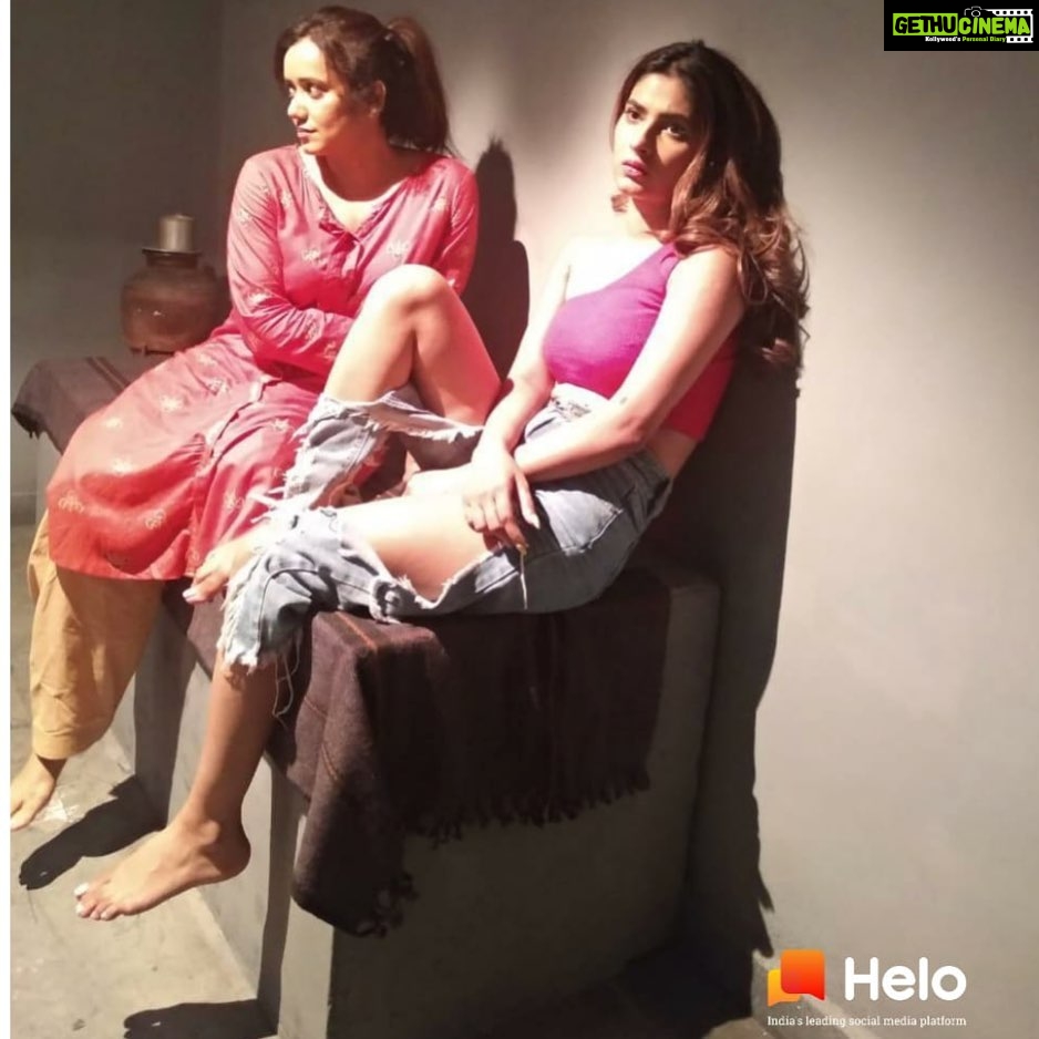 Karishma Sharma Instagram - Acting is not about being someone different. It’s finding the similarity in what is apparently different,then finding myself in there. -Meryl Streep 💛🌹 . . @helo_indiaofficial
